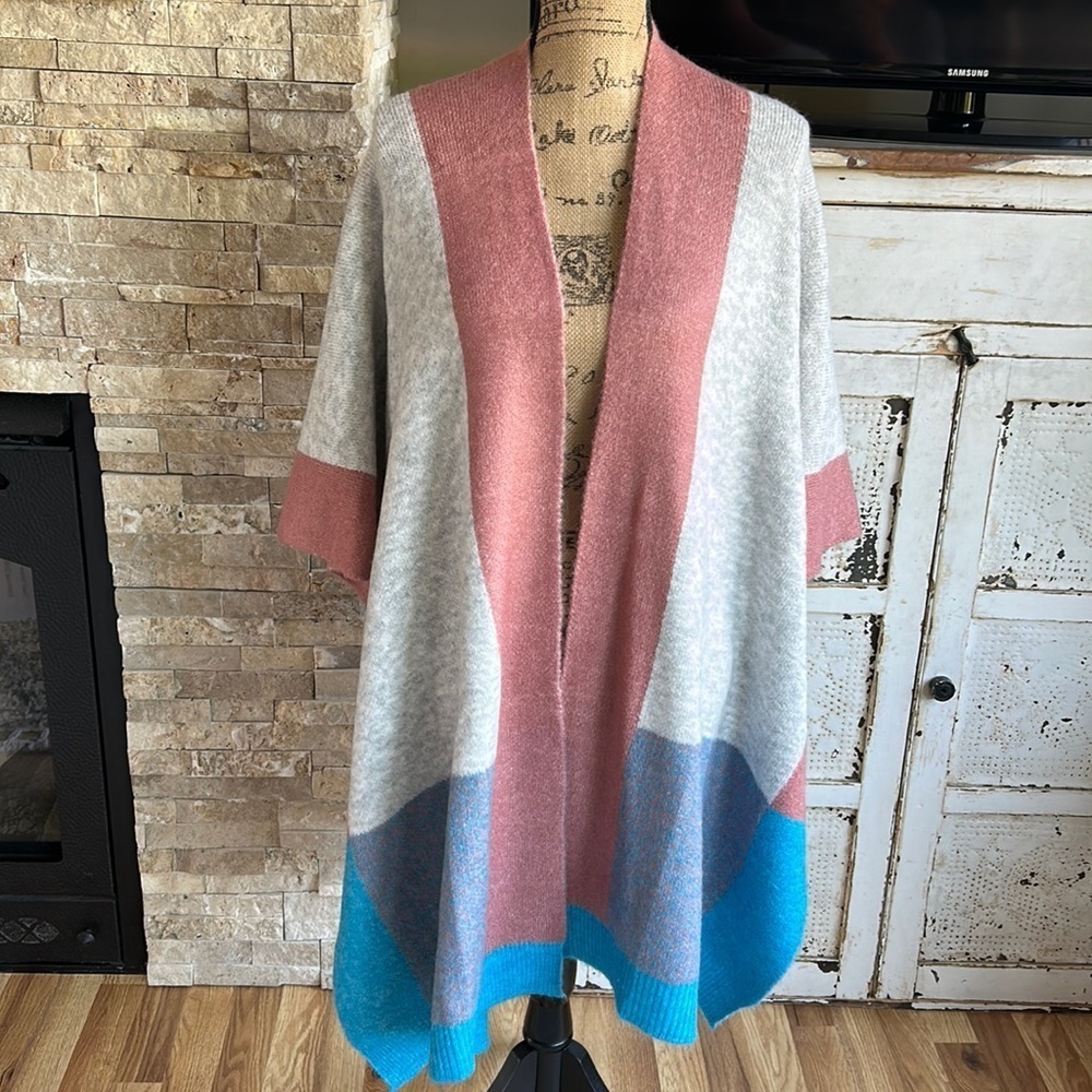 Jodifl geometric pattern gray mauve turquoise open front shawl poncho shrug